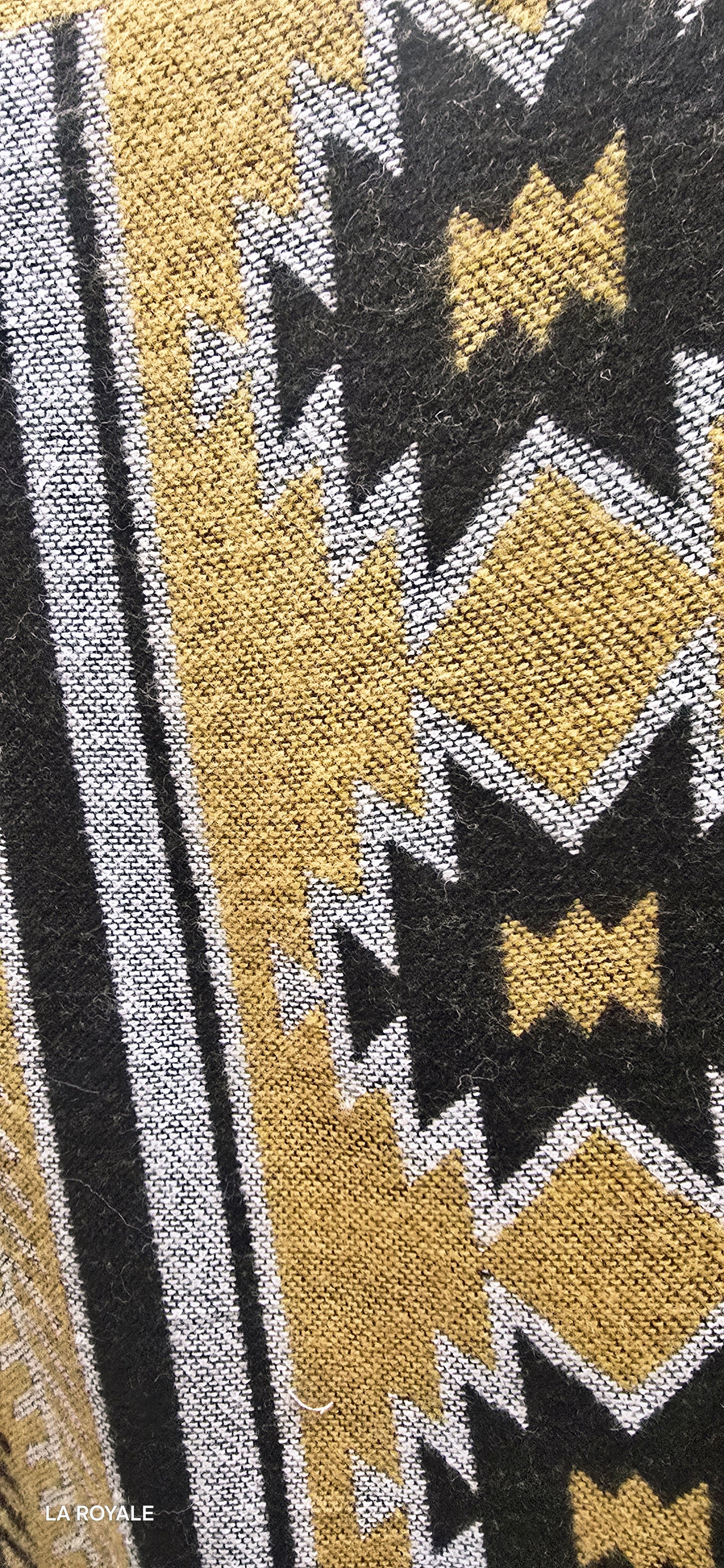 ALASKA THROW ABAYAS
