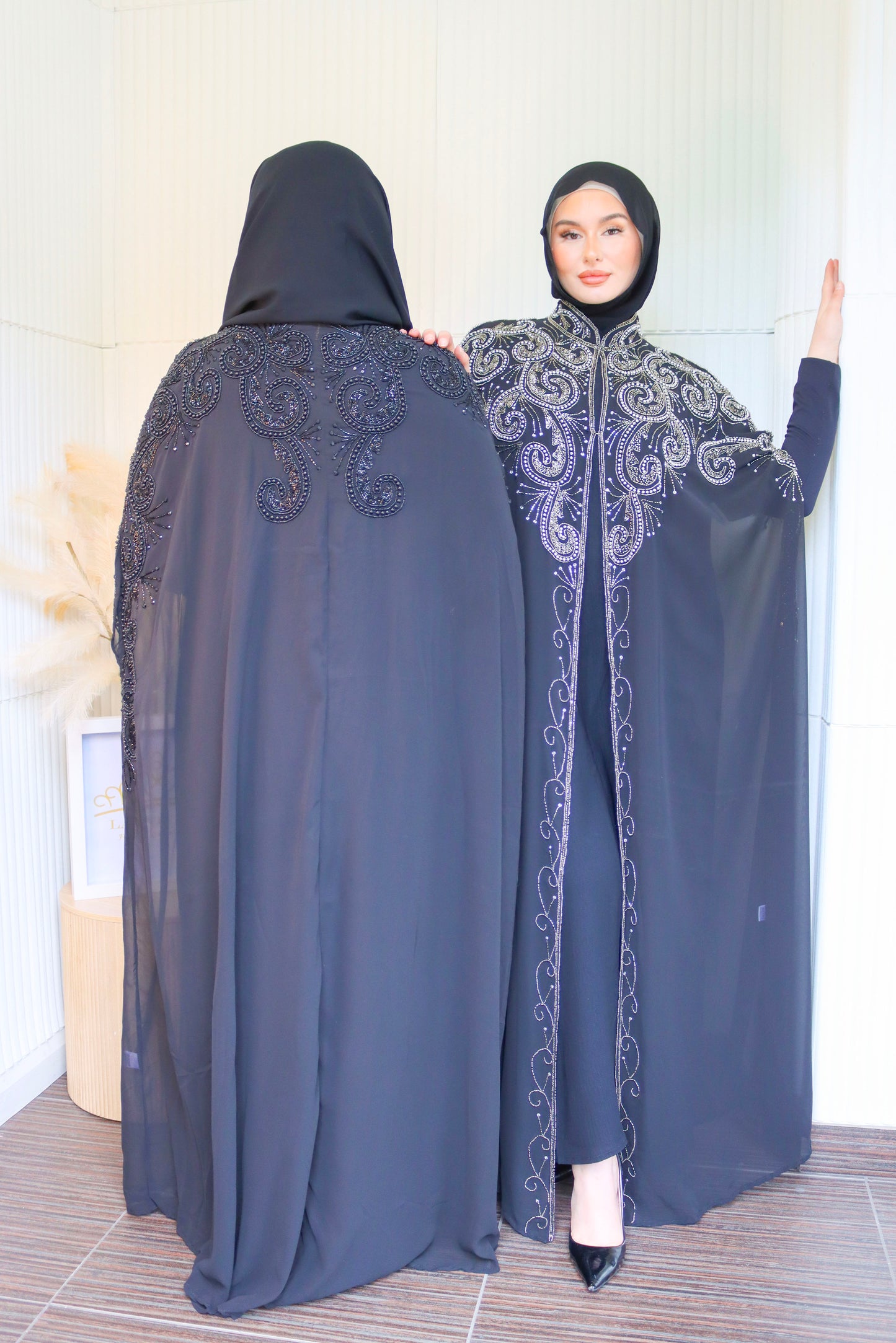 ROYALE ARABESQUE CAPE