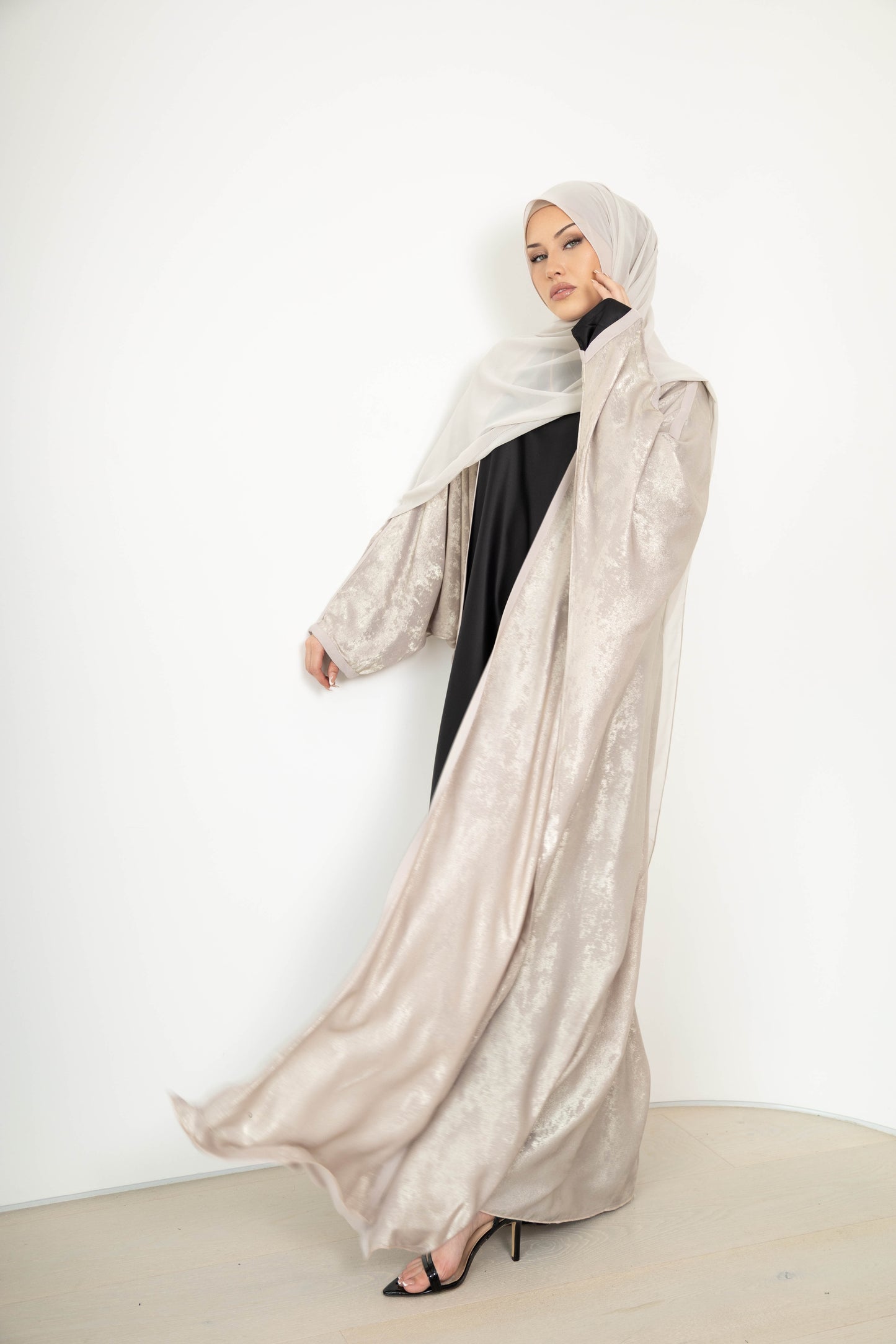 Metallica Abaya with Scarf