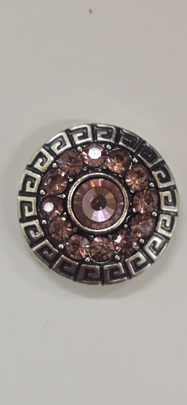MAGNETIC BROOCH