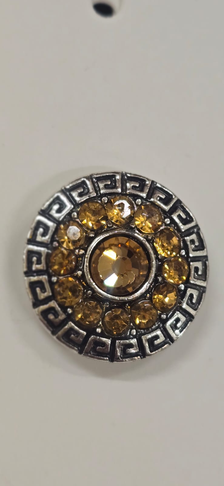 MAGNETIC BROOCH