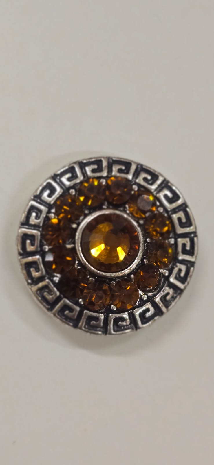 MAGNETIC BROOCH